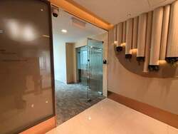 Palais Renaissance (D9), Office #632373451